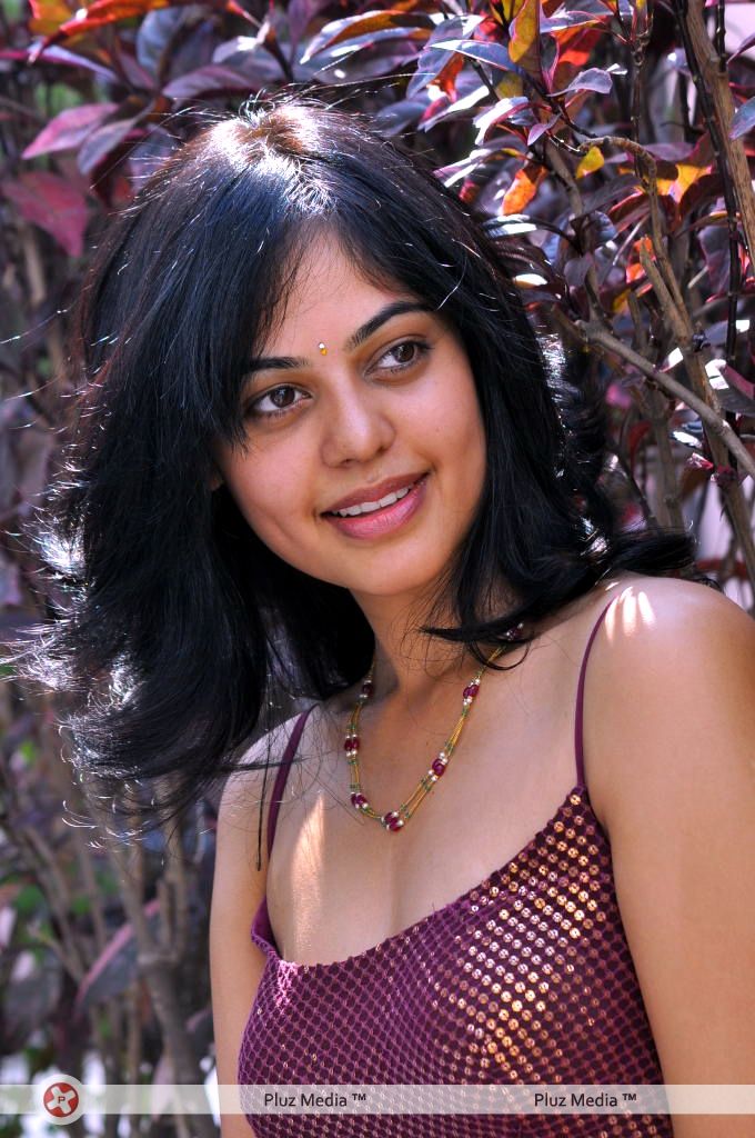 Bindu Madhavi Hot in Pink Gown Dress - Pictures | Picture 120964
